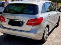 Usata Mercedes B180 122 CV (89 kW) 2012 Grigio Utilitaria