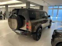 Usata Land Rover Defender SE Dynamic 200 CV (147 kW) 2025 Gondwana stone SUV