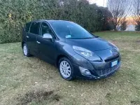 Usata Renault Scénic III Dynamique 130 CV (95 kW) 2010 Grigio Monovolume