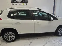 Usata Peugeot 2008 Allure 92 CV (67 kW) 2015 Bianco SUV