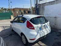 Usata Ford Fiesta Titanium 97 CV (71 kW) 2011 Bianco Utilitaria