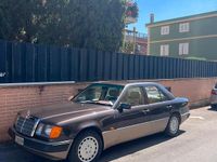 Usata Mercedes E200 1989 Marrone Berlina