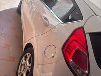 Usata Ford Fiesta 80 CV (58 kW) 2015 Bianco Utilitaria