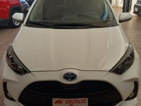 Usata Toyota Yaris Hybrid Active 73 CV (53 kW) 2020 Bianco Berlina