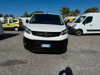 Usata Opel Vivaro-e Combi Essentia 120 CV (88 kW) 2022 Bianco Monovolume