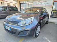 Usata Kia Rio 75 CV (55 kW) 2012 Grigio Utilitaria