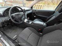 Usata Mercedes C220 150 CV (110 kW) 2004 Grigio