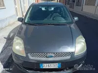 Usata Ford Fiesta 68 CV (50 kW) 2007 Grigio Utilitaria