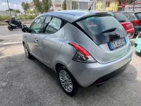 Usata Lancia Ypsilon Gold 69 CV (50 kW) 2015 Argento Utilitaria