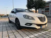 Usata Lancia Delta Gold 120 CV (88 kW) 2012 Utilitaria