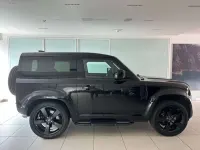 Usata Land Rover Defender 525 CV (386 kW) 2024 Santorni black SUV