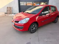 Usata Renault Clio II 75 CV (55 kW) 2008 Rosso Berlina