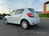 Usata Dacia Sandero Lauréate 75 CV (55 kW) 2014 Bianco Berlina