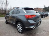 Usata VW T-Roc Style 150 CV (110 kW) 2018 Grigio tetto nero SUV