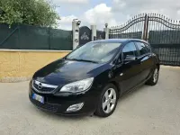 Usata Opel Astra Cosmo 110 CV (80 kW) 2011 Nero Berlina