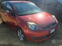 Usata Ford Fiesta 68 CV (50 kW) 2008 Arancione Utilitaria