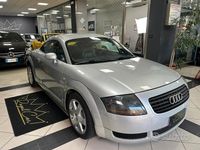 Begagnad Audi TT 179 HK (131 kW) 2001 Grå Sportkupé