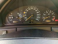 Usata Mercedes E200 Elegance 136 CV (100 kW) 1998 Argento Berlina