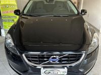 Usata Volvo V40 120 CV (88 kW) 2016 Nero Berlina