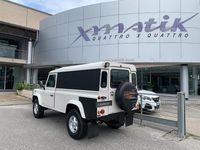 Usata Land Rover Defender 122 CV (89 kW) 2010 Bianco pastello SUV