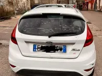 Usata Ford Fiesta 82 CV (60 kW) 2013 Bianco Utilitaria