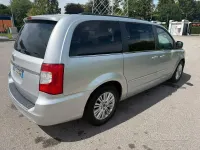 Usata Lancia Voyager Gold 163 CV (119 kW) 2012 Grigio Monovolume