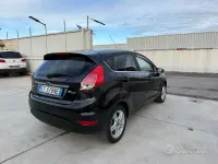 Usata Ford Fiesta Individual 100 CV (73 kW) 2013 Nero Berlina