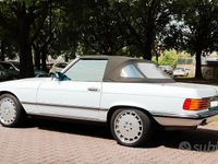 Usata Mercedes 560 245 CV (180 kW) 1987 Bianco Cabrio