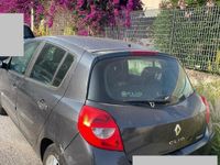 Usado Renault Clio II 75 CV (55 kW) 2006 Gris Utilitario
