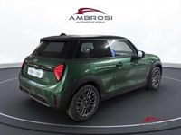 Nuova Mini Cooper Favoured 114 kW (156 CV) 2025 Verde Utilitaria