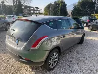 Begagnad Lancia Delta 120 HK (88 kW) 2010 Grå Halvkombi