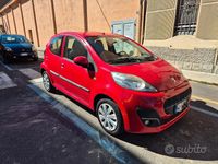 Usata Peugeot 107 Active 68 CV (50 kW) 2012 Rosso Utilitaria
