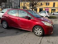 Usata Peugeot 208 68 CV (50 kW) 2012 Rosso Utilitaria