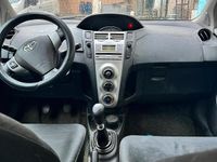 Usata Toyota Yaris 92 CV (67 kW) 2006 Verde Utilitaria