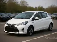 Usata Toyota Yaris Cool 69 CV (50 kW) 2017 Bianco Utilitaria