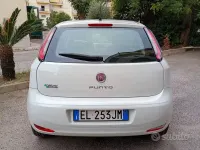 Usata Fiat Grande Punto Lounge 77 CV (56 kW) 2012 Bianco Utilitaria