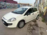 Usata Fiat Punto Street 75 CV (55 kW) 2015 Bianco Utilitaria
