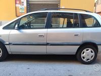 Usata Opel Zafira 2004 Grigio Monovolume