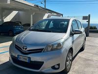 Usata Toyota Yaris 90 CV (66 kW) 2013 Grigio Berlina