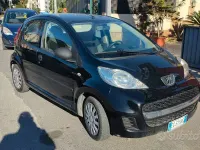 Usata Peugeot 107 68 CV (50 kW) 2011 Nero Utilitaria