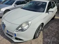 Usata Alfa Romeo Giulietta Distinctive 120 CV (88 kW) 2012 Bianco pastello Utilitaria