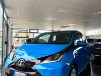 Usata Toyota Aygo X-play 69 CV (50 kW) 2017 Blu Utilitaria