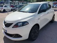 Usata Lancia Ypsilon Gold 69 CV (50 kW) 2023 Bianco Utilitaria