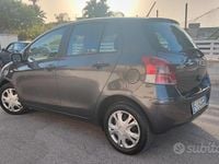 Usata Toyota Yaris 90 CV (66 kW) 2011 Grigio Utilitaria