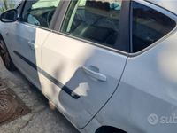 Usata Opel Astra 110 CV (80 kW) 2011 Bianco Berlina