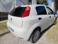 Usata Fiat Punto 69 CV (50 kW) 2015 Bianco Utilitaria