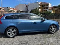 Usata Volvo V60 R-Design 115 CV (84 kW) 2014 Blu Station wagon