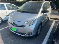 Usata Toyota Verso-S 99 CV (72 kW) 2012 Nero Monovolume