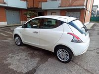 Usata Lancia Ypsilon 85 CV (62 kW) 2017 Bianco Utilitaria