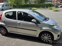 Usata Peugeot 107 Active 68 CV (50 kW) 2011 Grigio Utilitaria